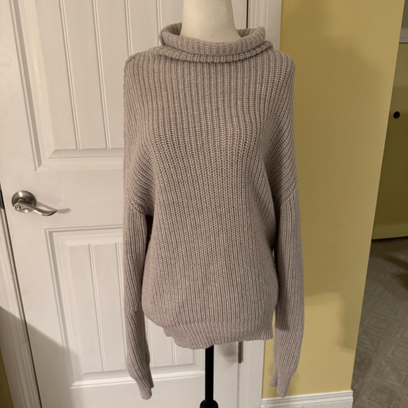 ❤️SOLD❤️Wilfred Montpellier Sweater - Picture 3 of 7